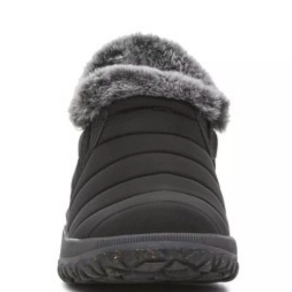 Minnetonka Timpson Tulsa Slip-On, Black Size 6 NWT - Picture 2 of 7